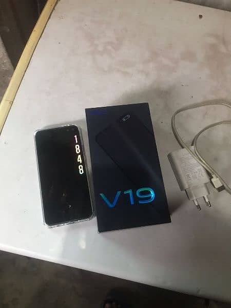 vivo v19 8+128 with box and charger exchange possible with iPhone 2