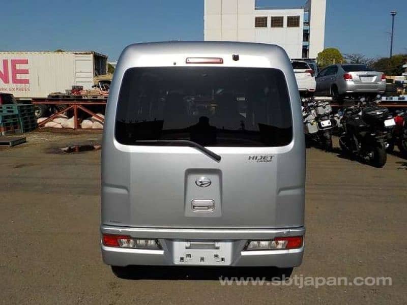 DAIHATSU HIJET (660CC family van) 3