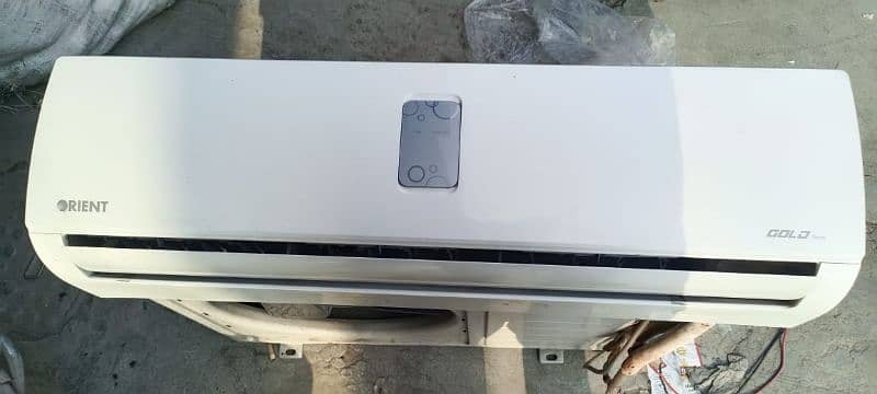 i am selling used ac 1.5 ton genuine gas stored 4