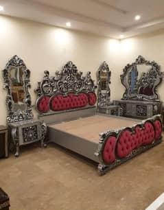 1 Luxurious Bed // 2 Side Table's // 1 Mirror Dressing Table. For Sale