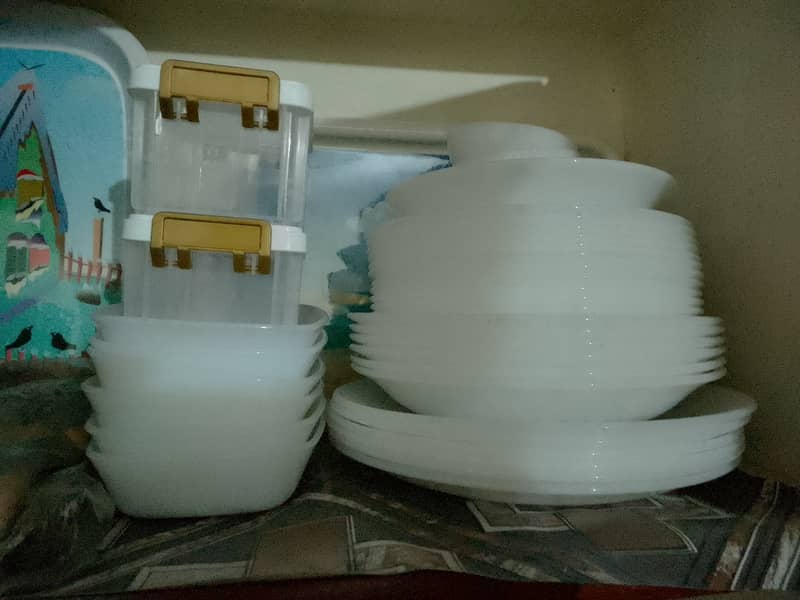 72 pieces cups and plates set 0