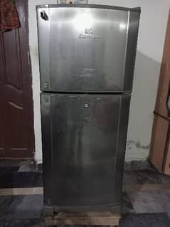 Dawlance fridge medium size