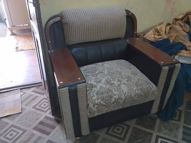 Sofa Set For Sell 2