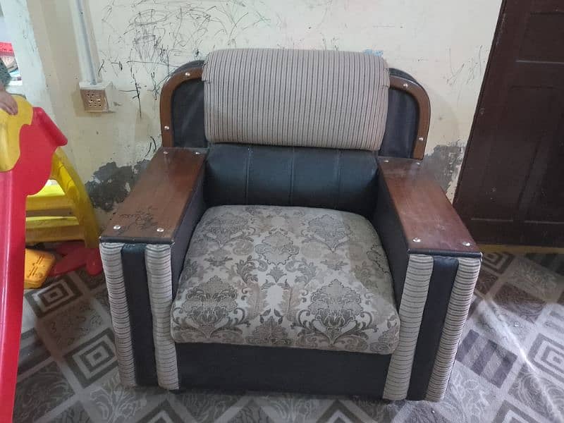 Sofa Set For Sell 3