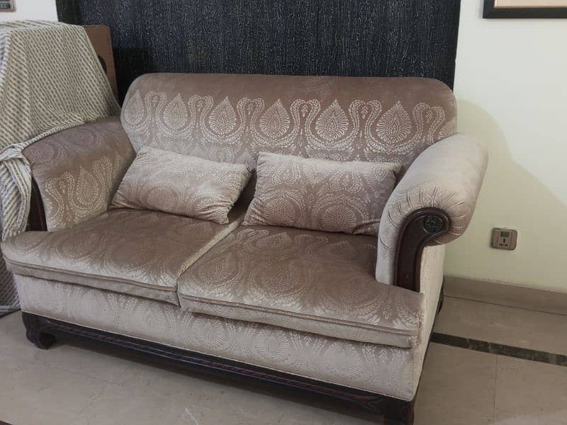 Comfortable  Sofa Set in Excellent Condition 5