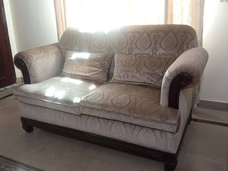 Comfortable  Sofa Set in Excellent Condition 6