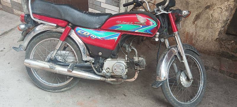 CD 70  condition ap ke samny Hy baqi ok Hy no engine repair 2