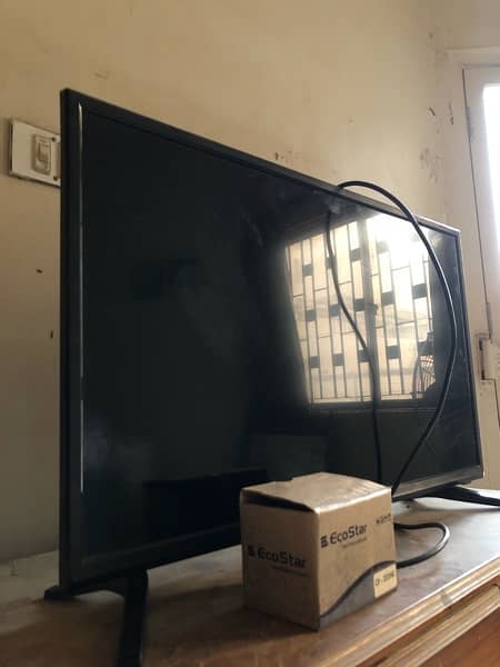 Excellent condition Eco star tv 32 inch 3