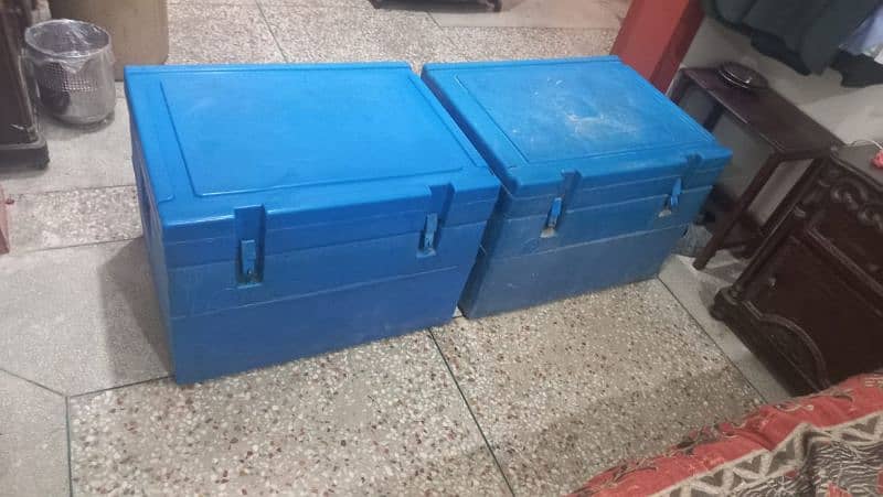 Imported icebox heavy top quality hard material in very good condition 1