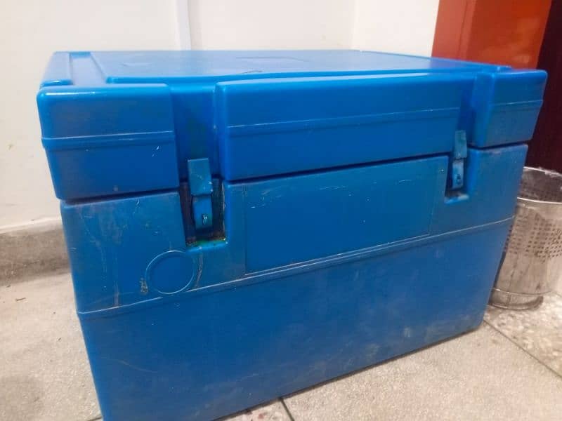 Imported icebox heavy top quality hard material in very good condition 6