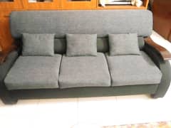 5 Seater Sofa set with Table in very good condition is for sale in