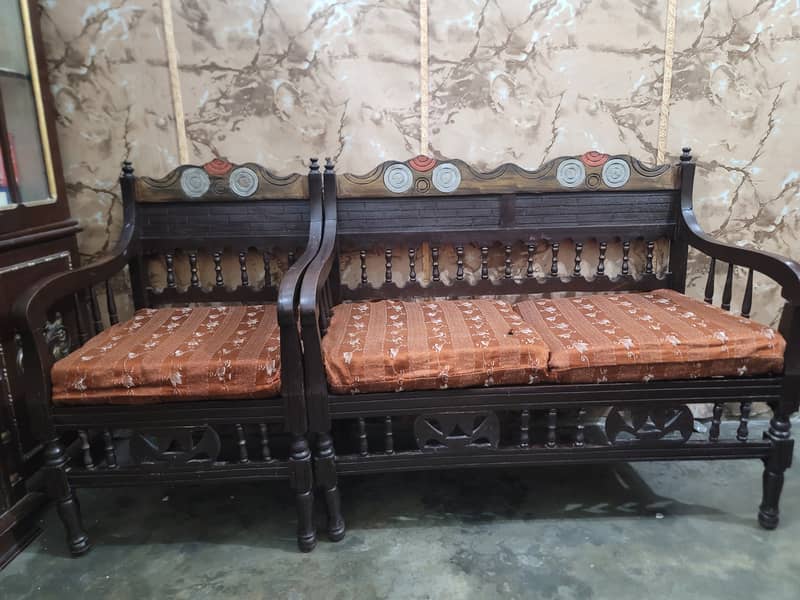 Lightweight Stylish 2 Seater & 1 Seater Sofa, 9/10 Condition 7