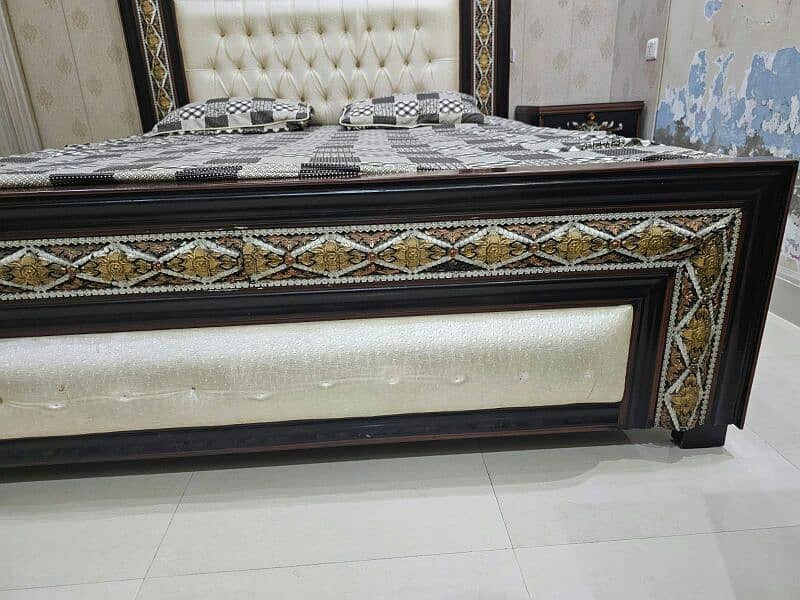 Wood bed 2 side tables and dressing table for sale 2