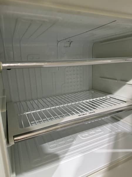 Dawlance Refrigerator - Medium Size 3