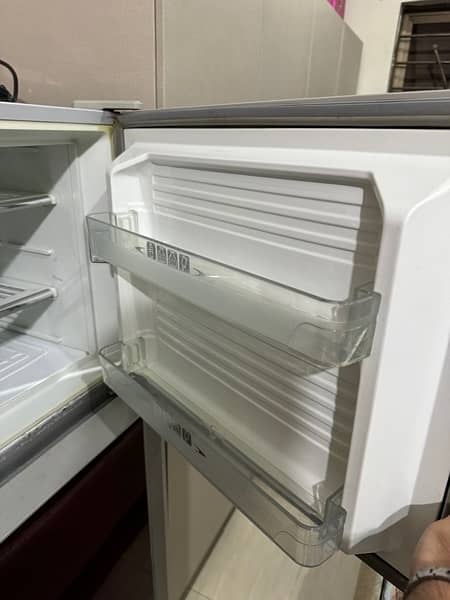 Dawlance Refrigerator - Medium Size 11