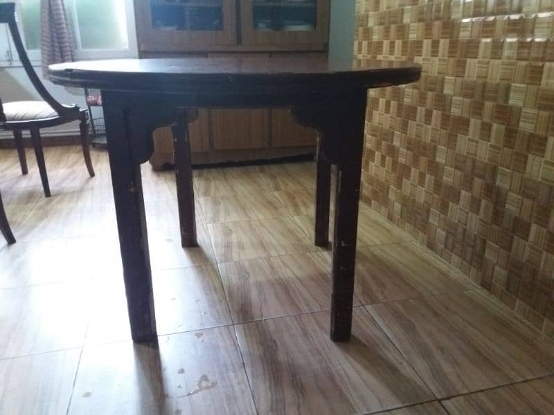 4 seater round dining table (only table) 1