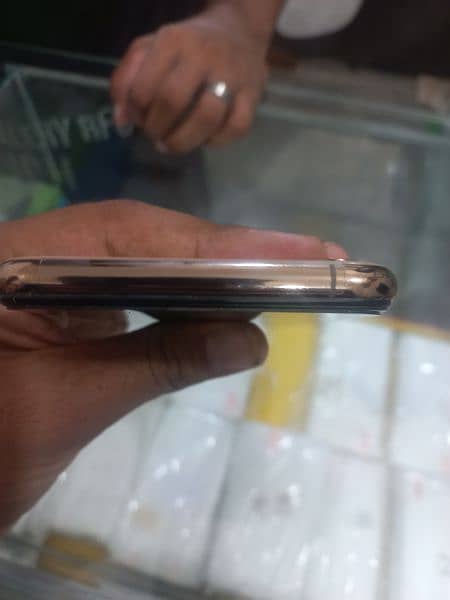 I phone xs max 64 gb all ok my nem 03294149422 4