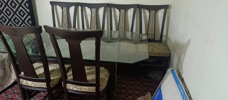 Dining Table chairs and shoqas 0