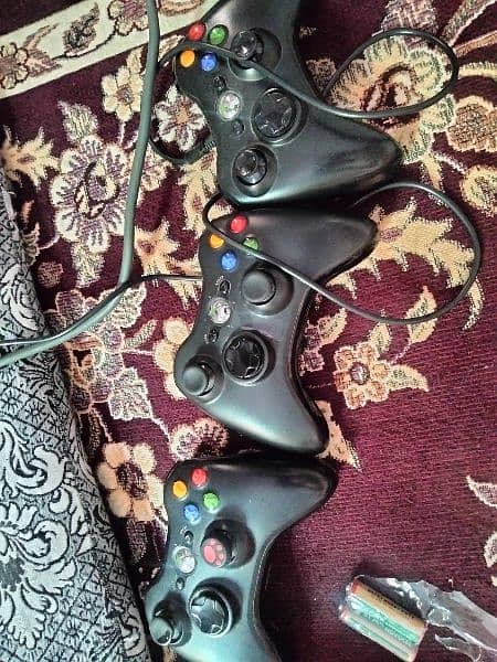 Xbox 120Gb with 3 remotes controller 2