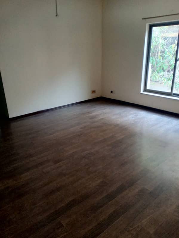 good condition. 
2 bed 2 bath. 2