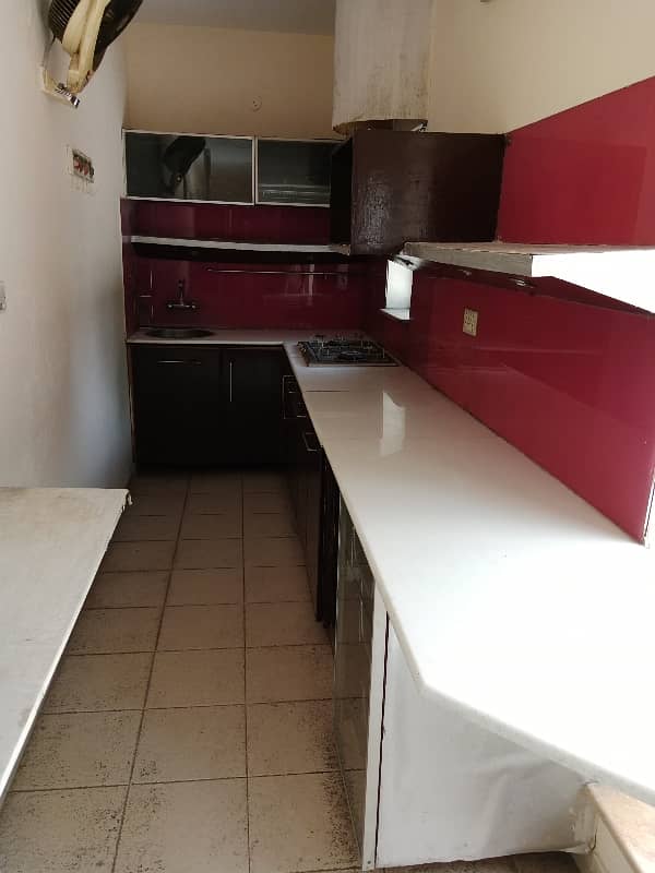 good condition. 
2 bed 2 bath. 5