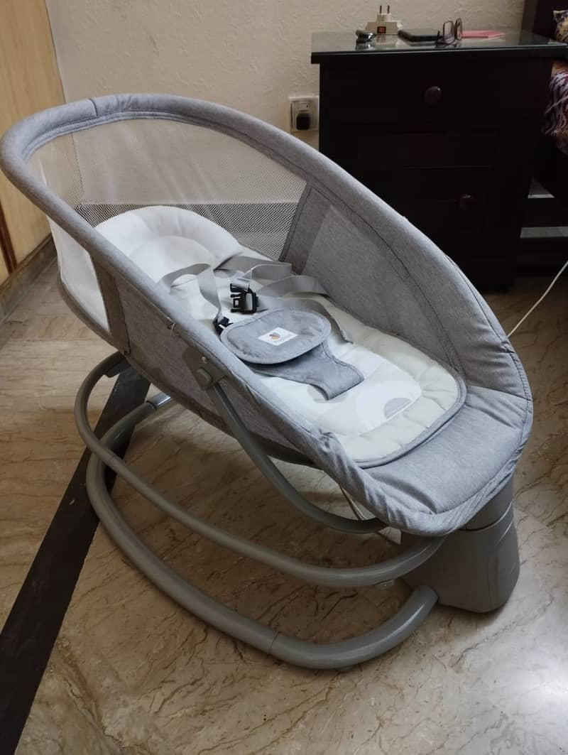 Mastela Electric Swing - 4 in 1 Multi functional Bassinet 7