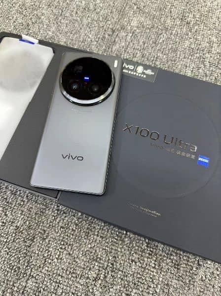 Vivo X100 Ultra 1