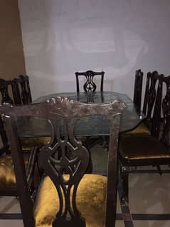mint condition wooden dinning table of 8 chairs