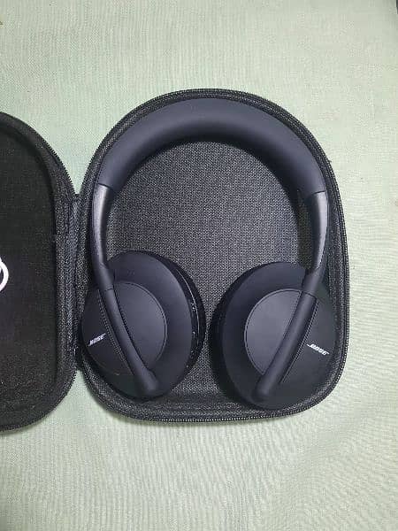 BOSE 700 wirless Bluetooth headphones 3