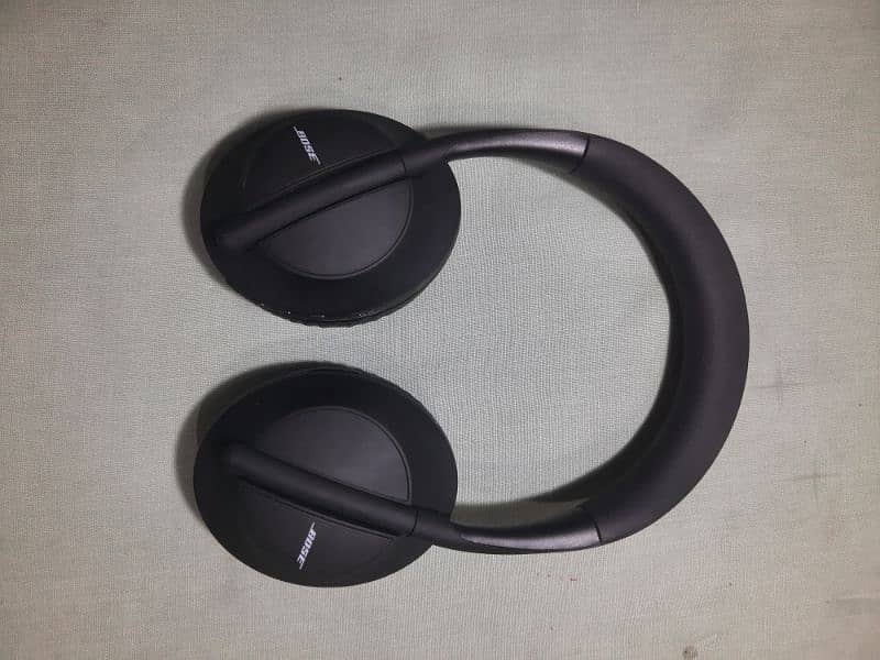 BOSE 700 wirless Bluetooth headphones 7