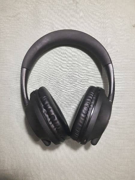 Bose 700 wireless headphones 6