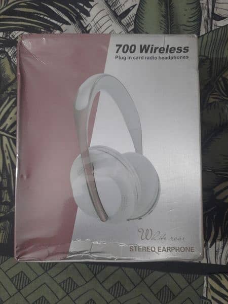 BOSE 700 wireless headphones 0