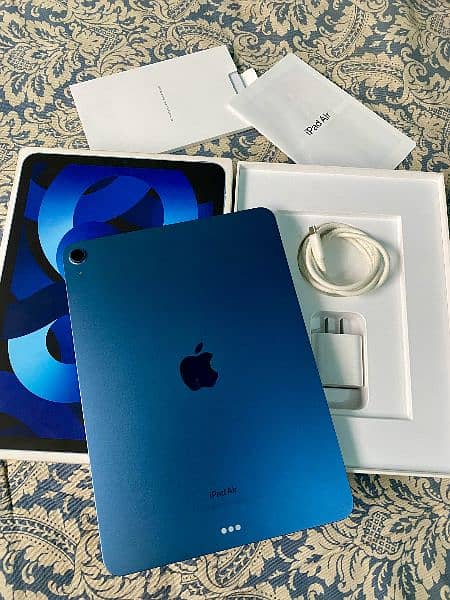 iPad Air 5 M1 Chip Complete Box 0