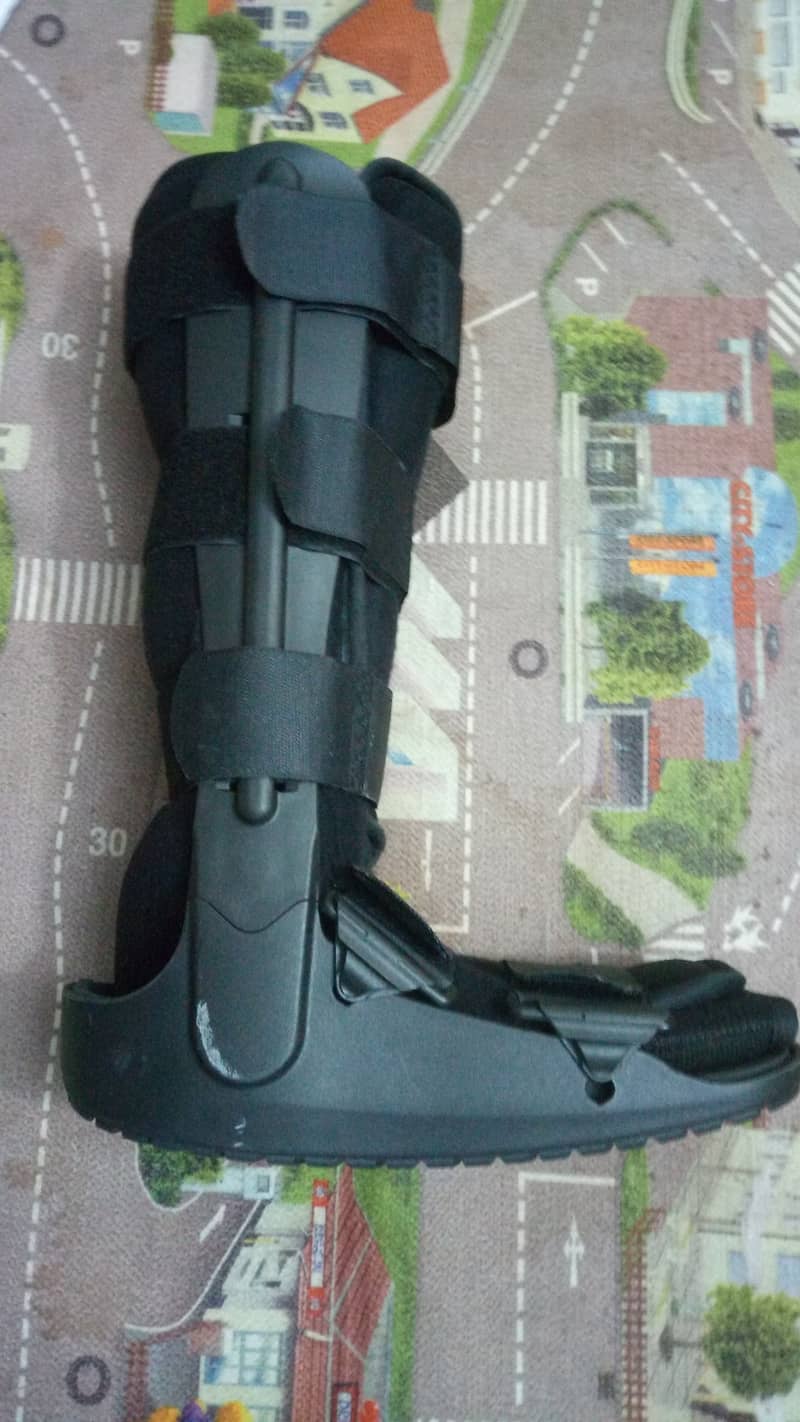 Fixed Fracture Walker Boot Fits Both Left Right Size Medium smal 0