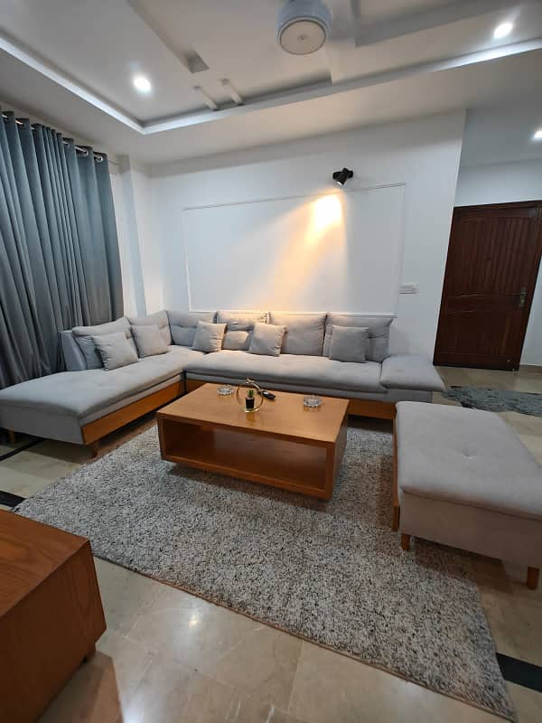 Perday and weekly basis 2 bed luxury apartments available on rent 5