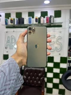 IPHONE 11 pro max pta approved 10/10 condition water pack