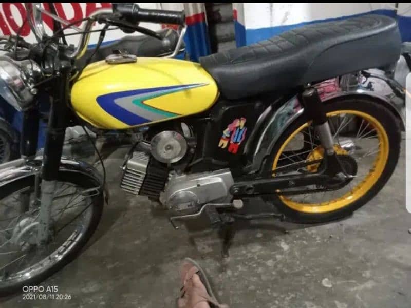 100cc YBR Yahama 03054577101 what's app number 1