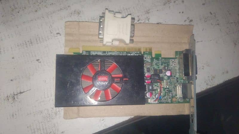 AMD Radeon R7 350X. . 4GB, 128 Bit 1