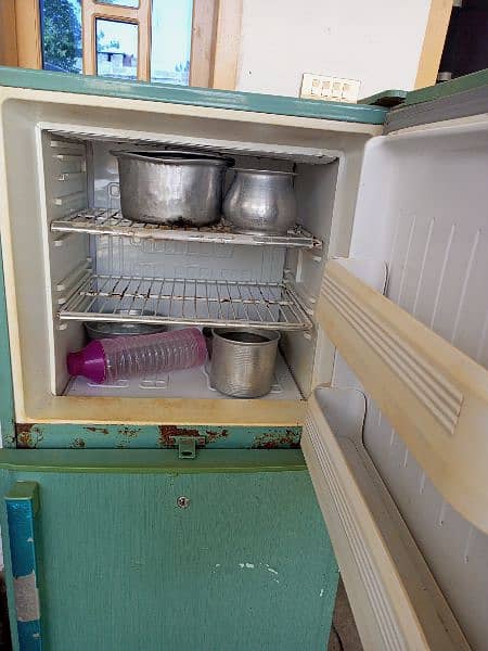 Orient fridge good condition 2