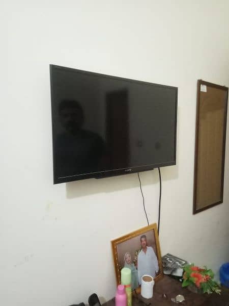Sony Bravia 32 inches led tv almost new condition 1
