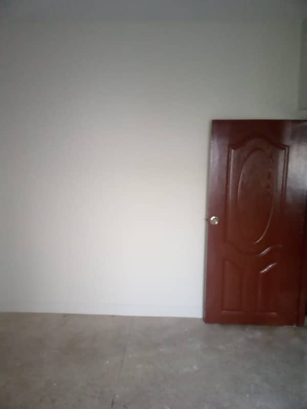 *Beautiful Flat Available For Rent: 3 Bedroom, Drawing, Lounge, American Kitchen, First Floor, Block 4 Gulshan-e- Iqbal, Karachi* 4