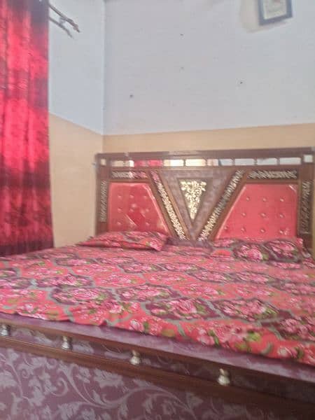 King saiz bed with metres fom 2