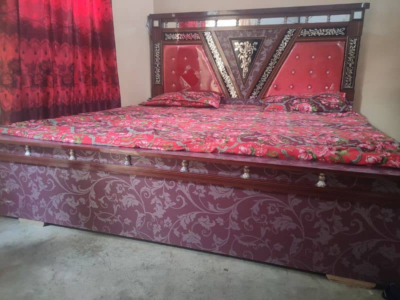 King saiz bed with metres fom 4