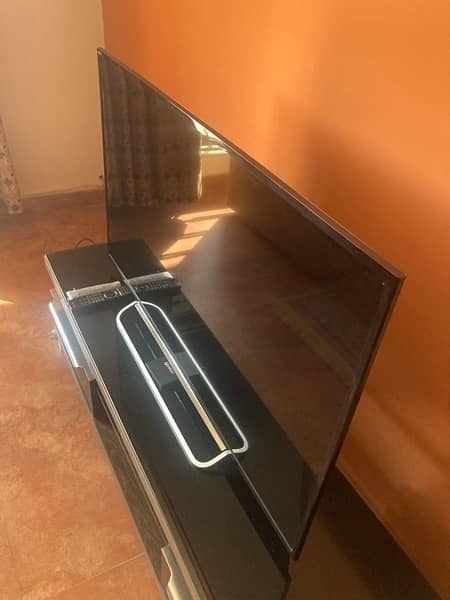 Sony flat 49” HD TV 3