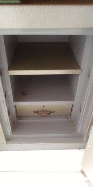 Manual Safe Locker. 2