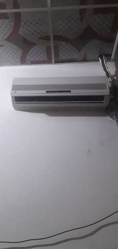 1 ton ac LG  ka  je bahi ko zarorat ho contect kar lay 03139089301