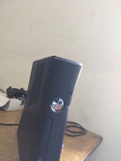 Xbox 360 condition 10/9.9 with 2 controller