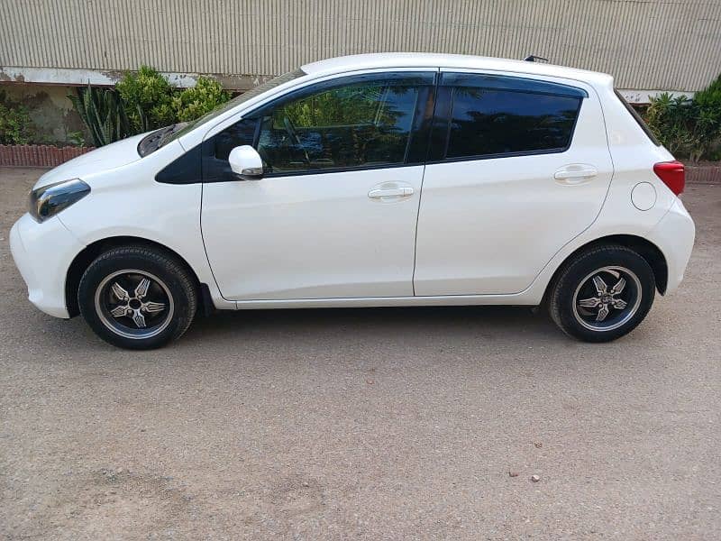 Toyota Vitz 2015 3