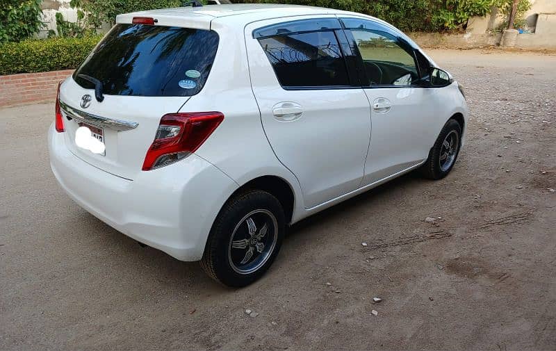 Toyota Vitz 2015 8