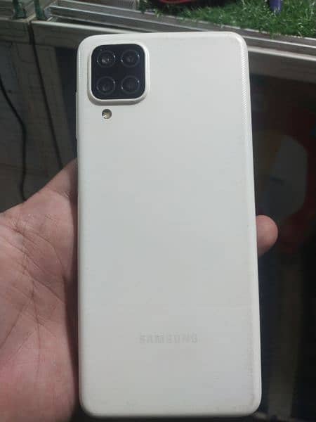 Samsung a12. . . . 4/64 3